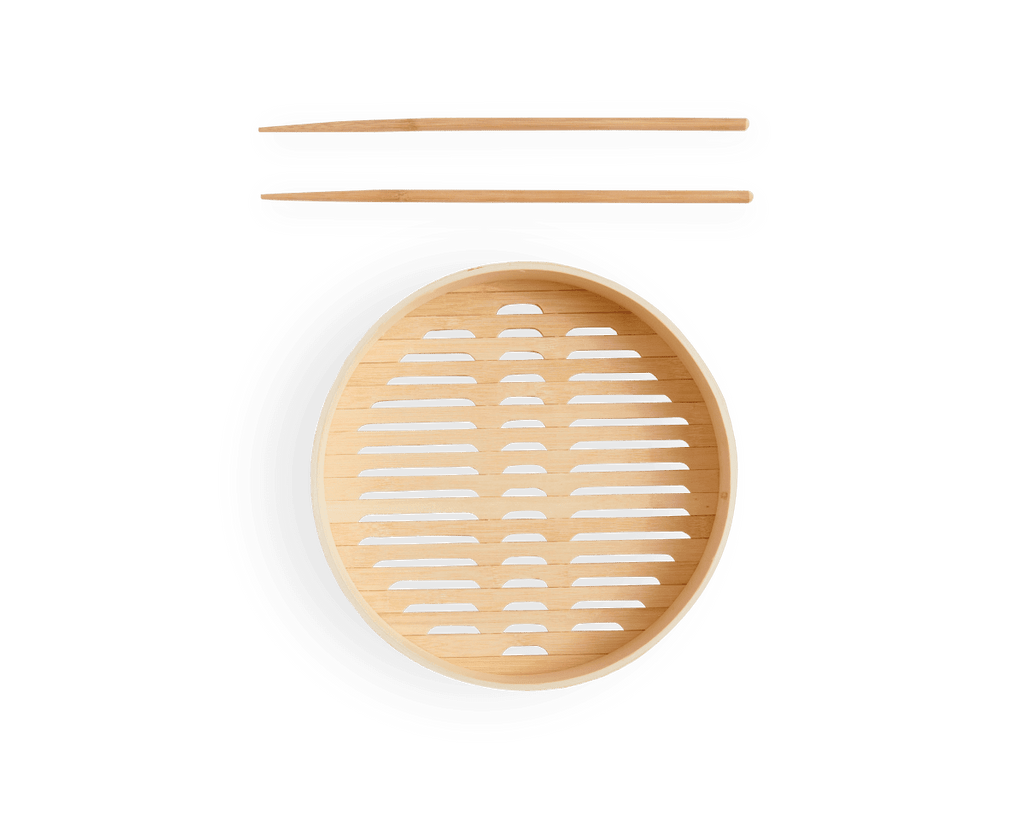 Panier vapeur en bambou avec baguettes et feuilles de cuisson