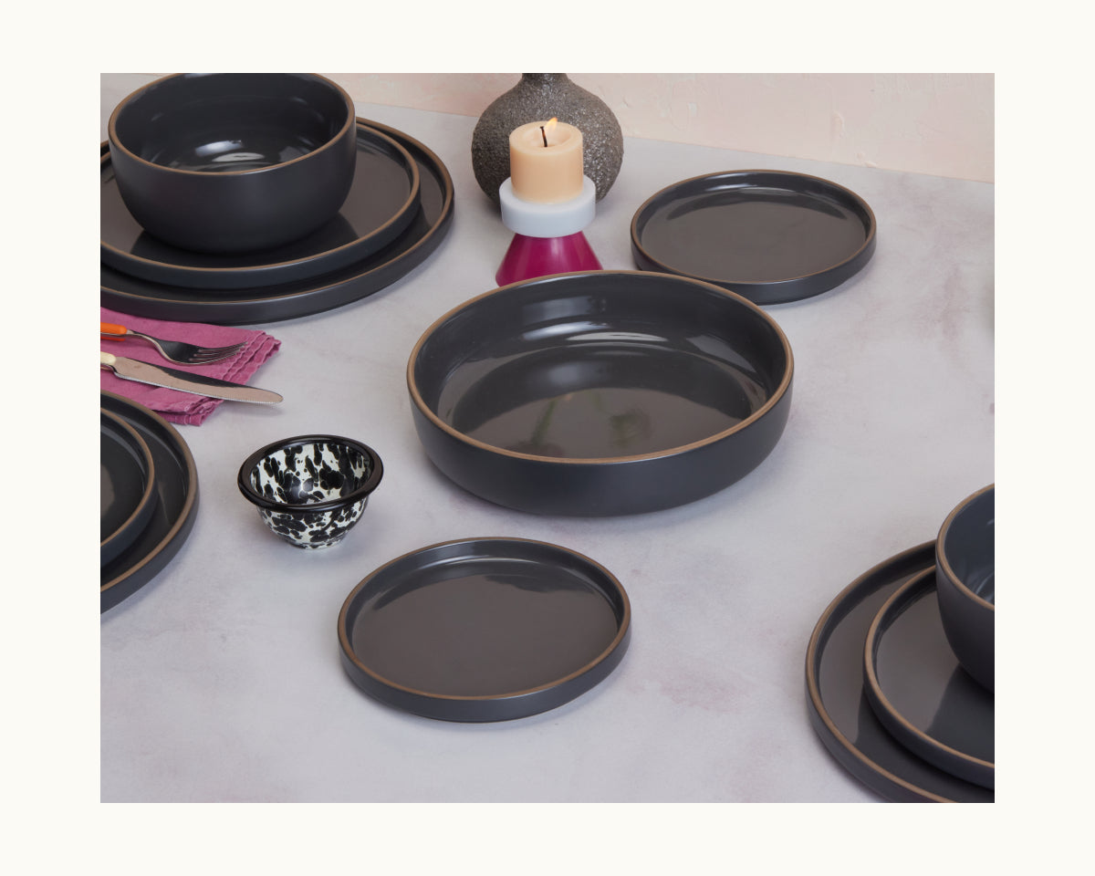 Assortiment de 4 assiettes à dessert en céramique émaillée à la main
