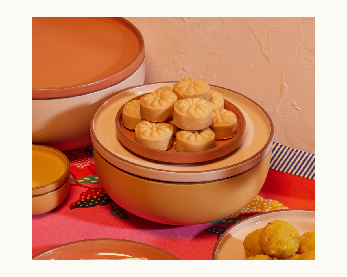Assortiment de 4 assiettes à dessert en céramique émaillée à la main